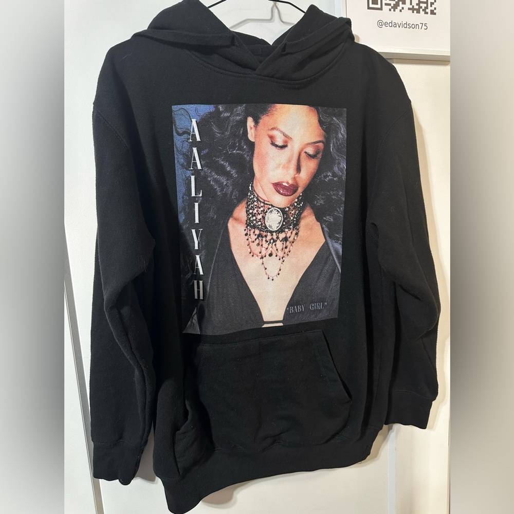 Aaliyah Baby Girl hoodie cross colours size Small